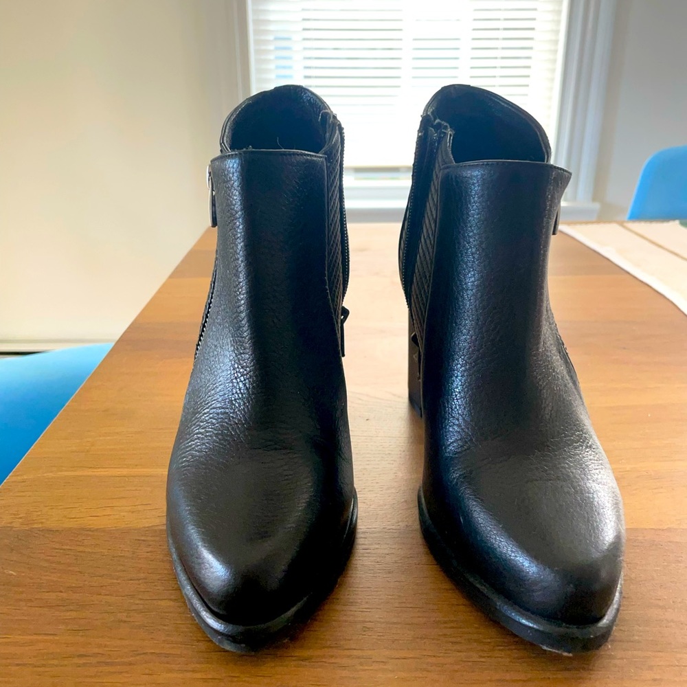 Bought online Real leather foreign brand boots. Wore once only